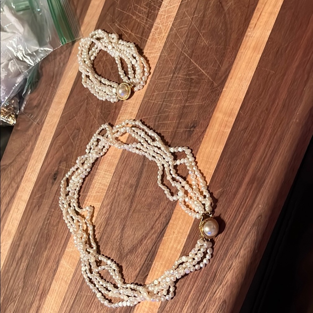 Elegant Pearl Necklace and Bracelet Set